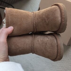 Toddler Ugg Boots size 7 chestnut